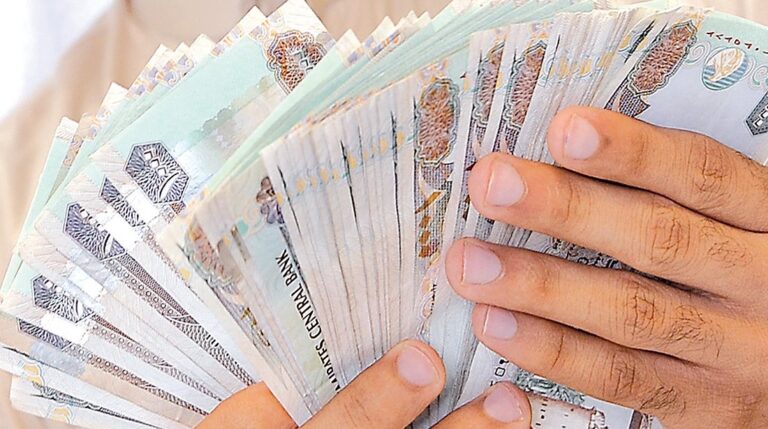 عملية نصب جديدة.. 100 ألف درهم تتحول إلى أوراق بيضاء