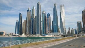 مجموعة الاستثمار لما وراء البحار للتطوير العقاري توقع اتفاقية حصرية مع شركة إف إي إم العقارية لتسويق 3 مشاريع فاخرة في ميدان والفرجان العقارات في دبي