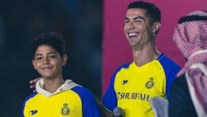 كريستيانو رونالدو مع جونيور في السعودية