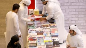 الإمارات تُوزِّع 65 ألف كتاب في المدارس