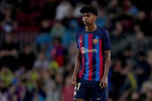 لامين يامال يشعل أجواء الكلاسيكو برسائل التحدي والطموح قبل مواجهة ريال مدريد (فيديو) لامين يامال لاعب برشلونة