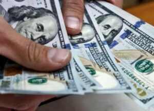 الدولار يهبط لأدنى مستوى في 7 أسابيع وسط ترقب لتعديلات بيانات الوظائف الأمريكية سعر الدولار