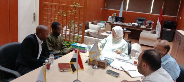 طالب غيني يسير 4 آلاف كيلو بالدراجة ليدرس فى جامعة الأزهر