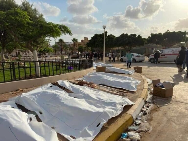 دفن ضحايا ليبيا في مقابر جماعية