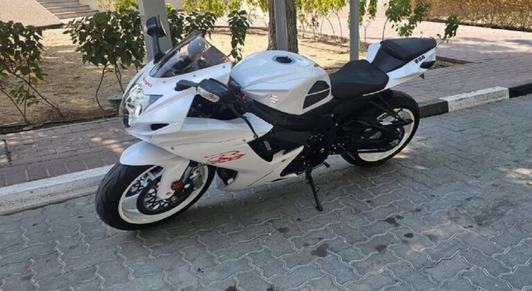 ضبط شاب قاد دراجه نارية بسرعة جنونية في دبي