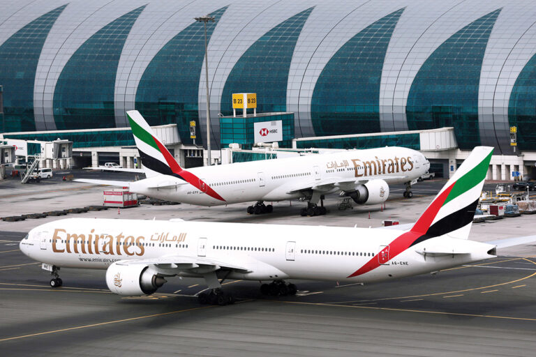 “طيران الإمارات” تحذّر مسافري دبي من تأثر رحلاتهم بالأحوال الجوية خلال ديسمبر طيران الإمارات