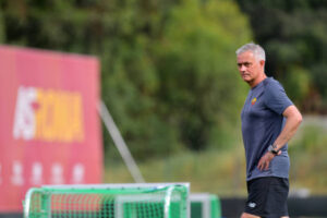 جوزيه مورينيو بين بنفيكا وريال مدريد: بند الـ10 أيام يفتح الطريق للعودة جوزيه مورينيو