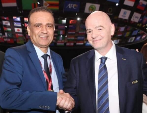 وديع الجريء رئيس الاتحاد التونسي لكرة القدم مع رئيس فيفا