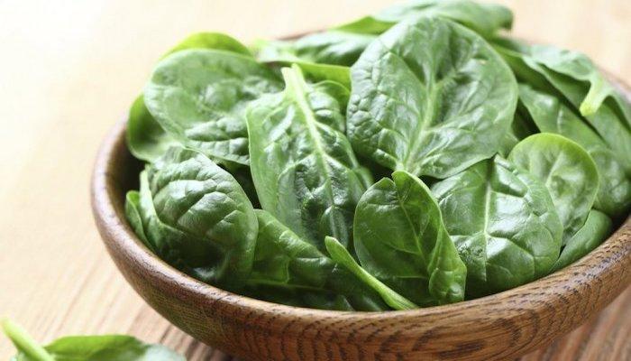 127 162002 putting raw spinach healthiest way