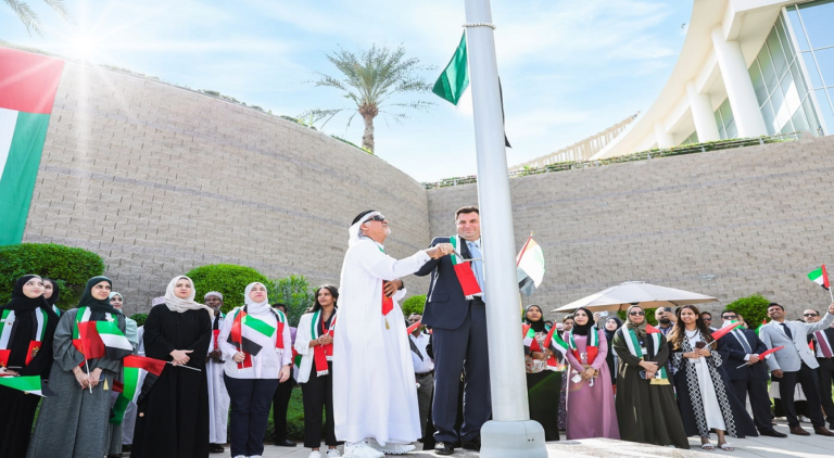 رئيس جامعة دبي: راية الإمارات ستظل خفاقة في المحافل العالمية