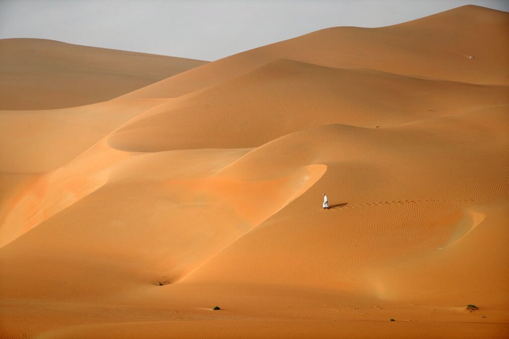 صور كريم صاحب في صحراء أبوظبي