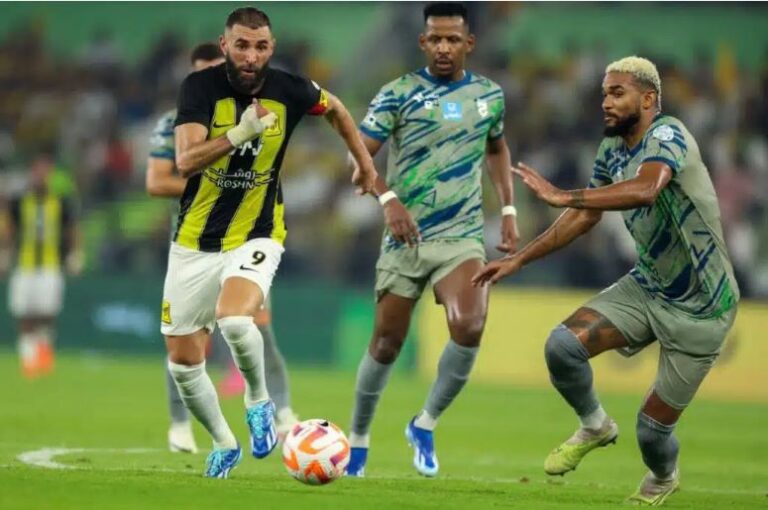 كريم بنزيما لاعب الاتحاد السعودي