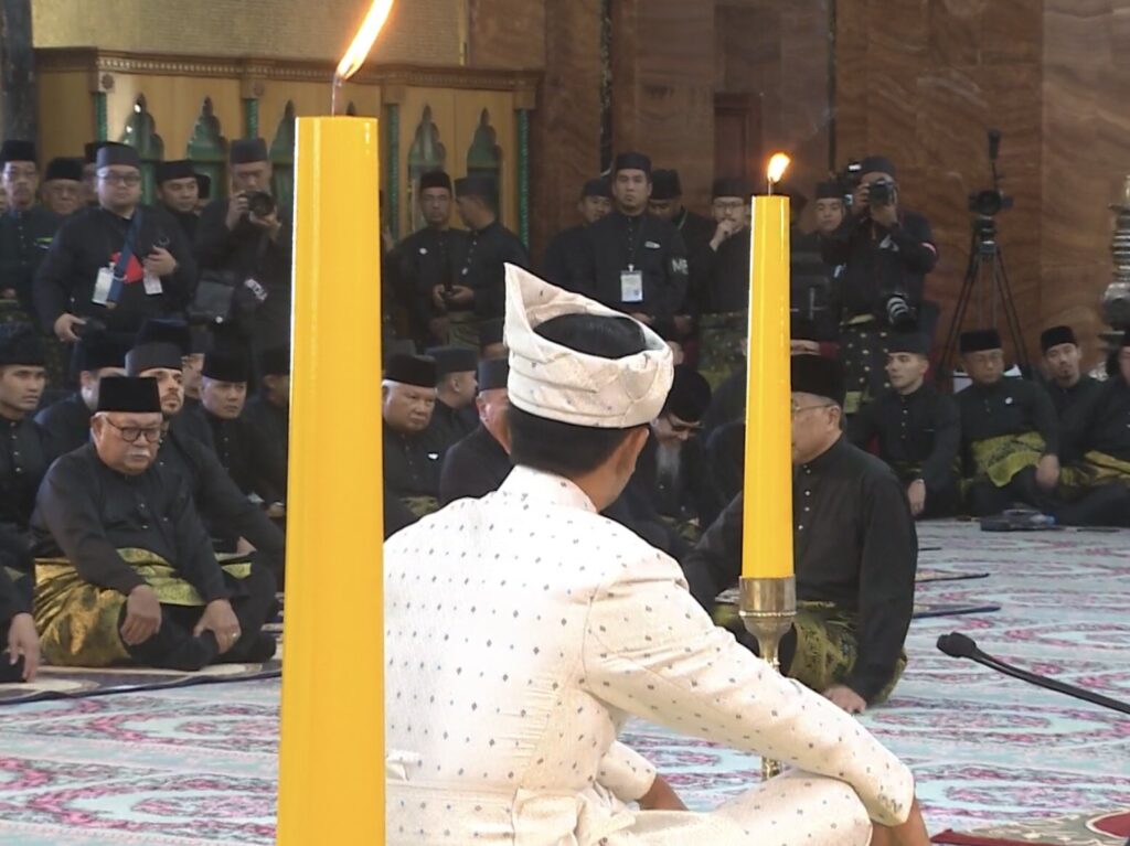 الأمير عبد المتين لحظة عقد القران