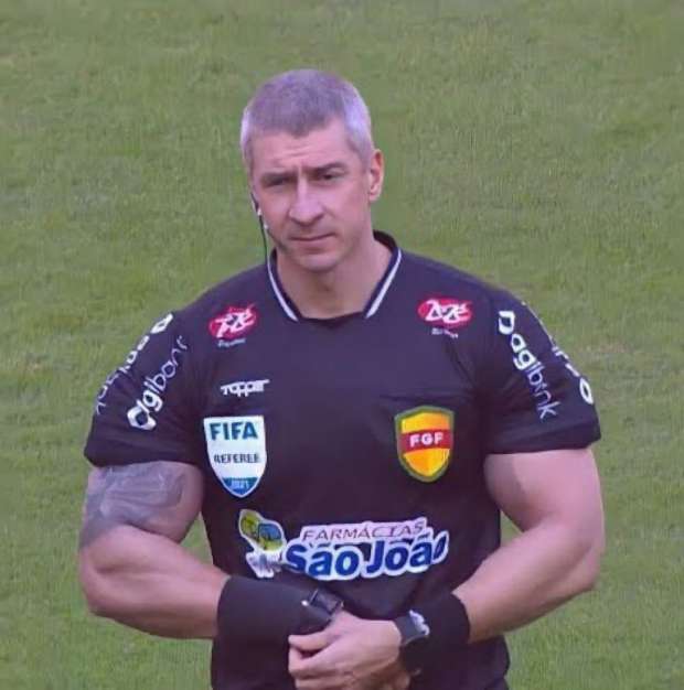 أندرسون دارونكو حكم مباراة الأهلي والزمالك