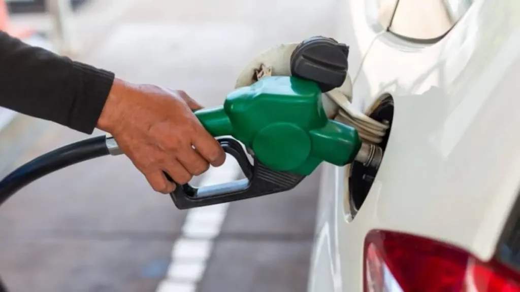 زيادة أسعار الوقود على المستهلكين