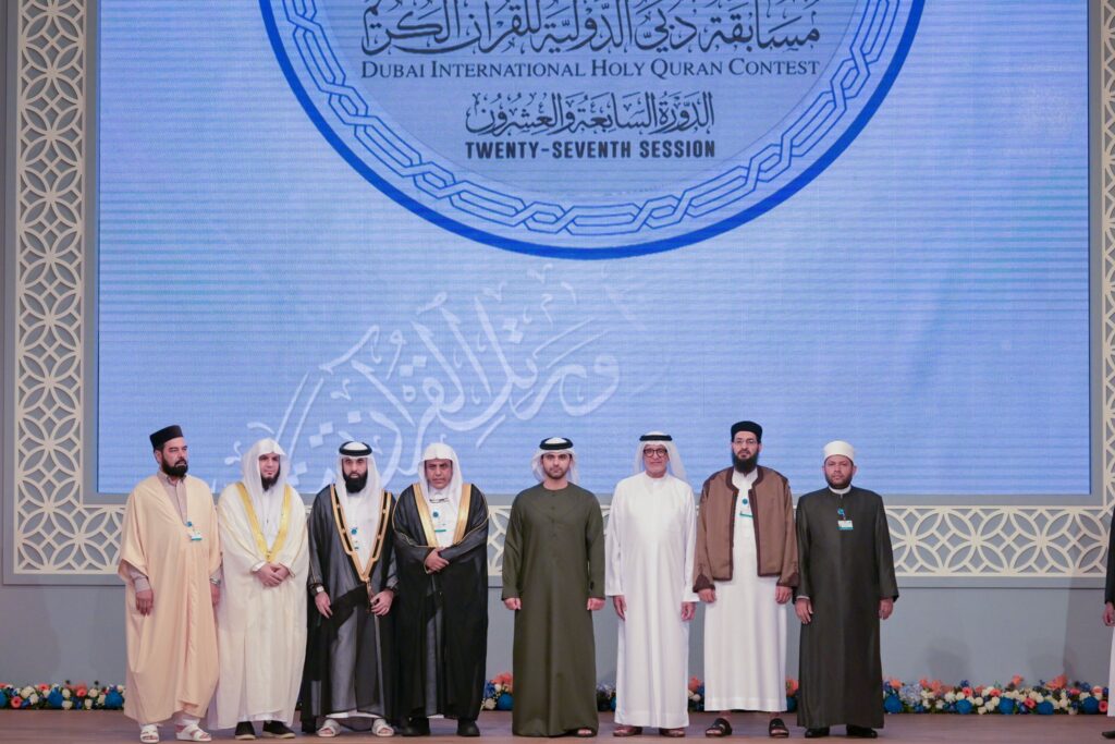 تكريم أعضاء لجنة تحكيم جائزة دبي الدولية للقرآن الكريم