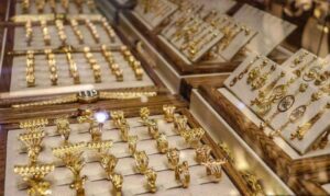 الذهب يعاود الارتفاع فوق 4000 دولار للأوقية مدعومًا بتراجع الدولار وتوقعات خفض الفائدة الأميركية سعر الذهب