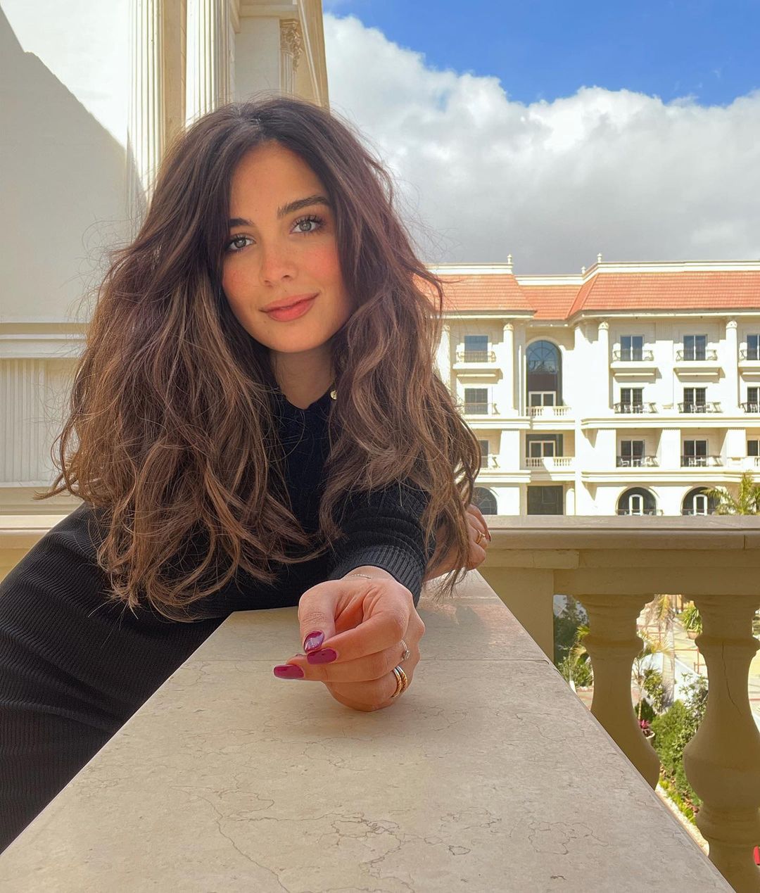 إيمان الحسيني السيرة الذاتية