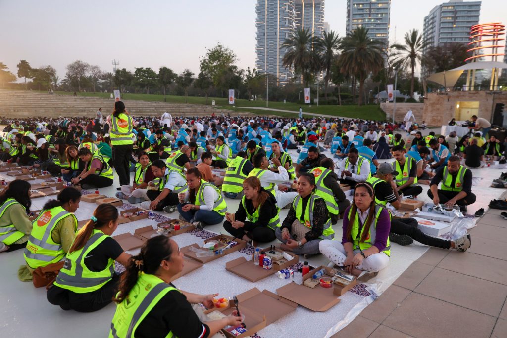 بنك الإمارات للطعام ينظم الإفطار الجماعي الإنساني