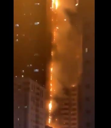 الدفاع المدني وشرطة الشارقة تخمد حريق الشارقة