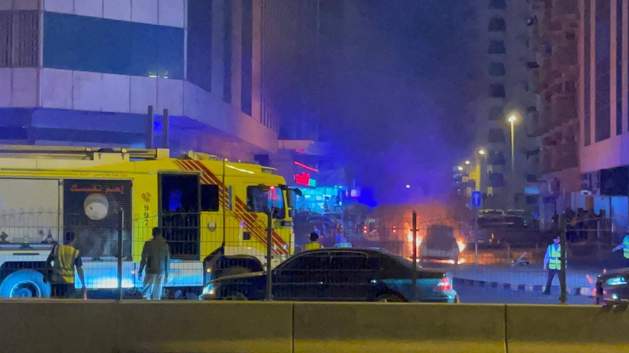 إخماد حريق البرج السكني في الشارقة