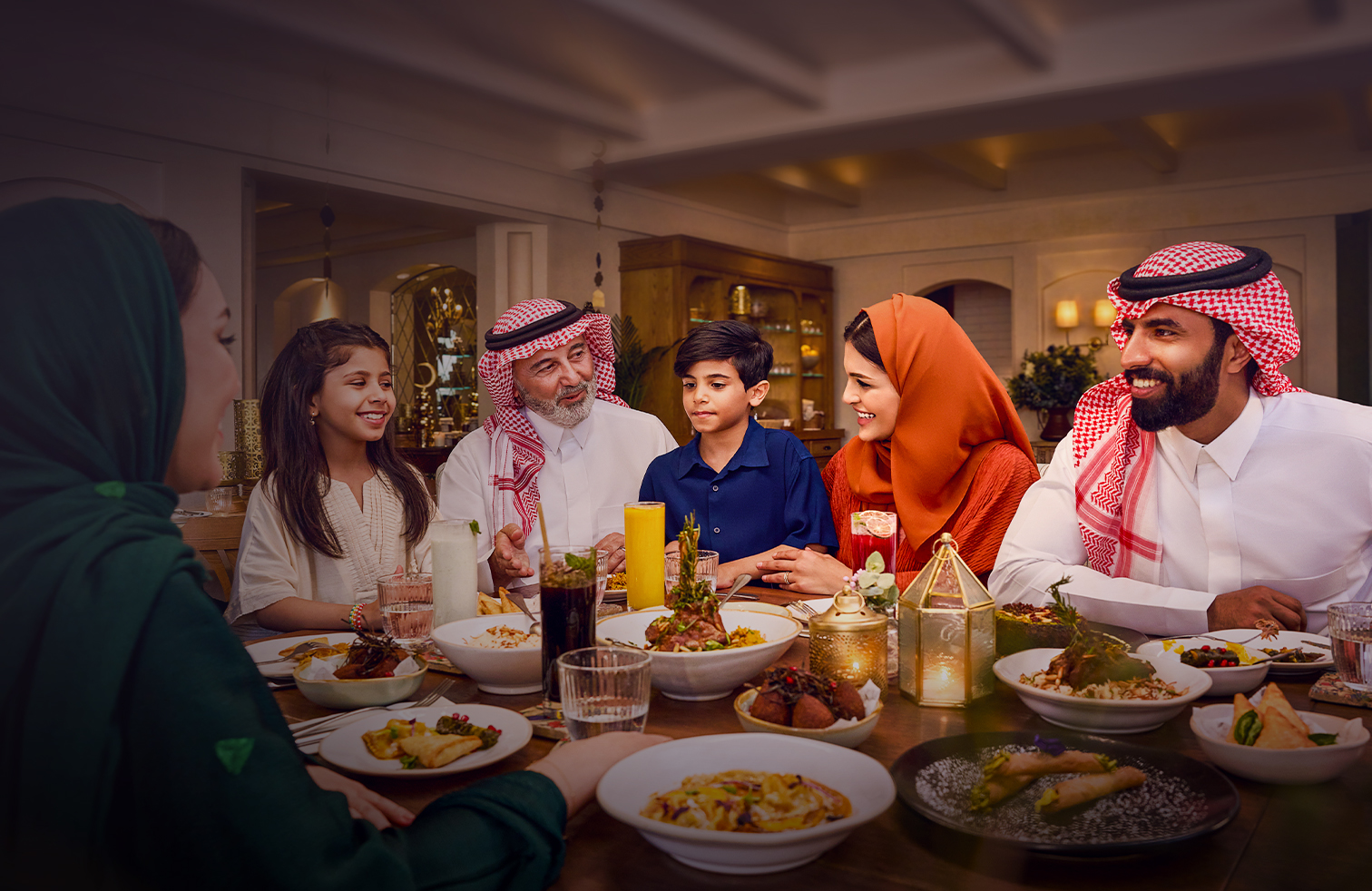 طبق ب 10 دراهم مئات المطاعم تقدم أطباقها الشهية بأسعار مخفضة