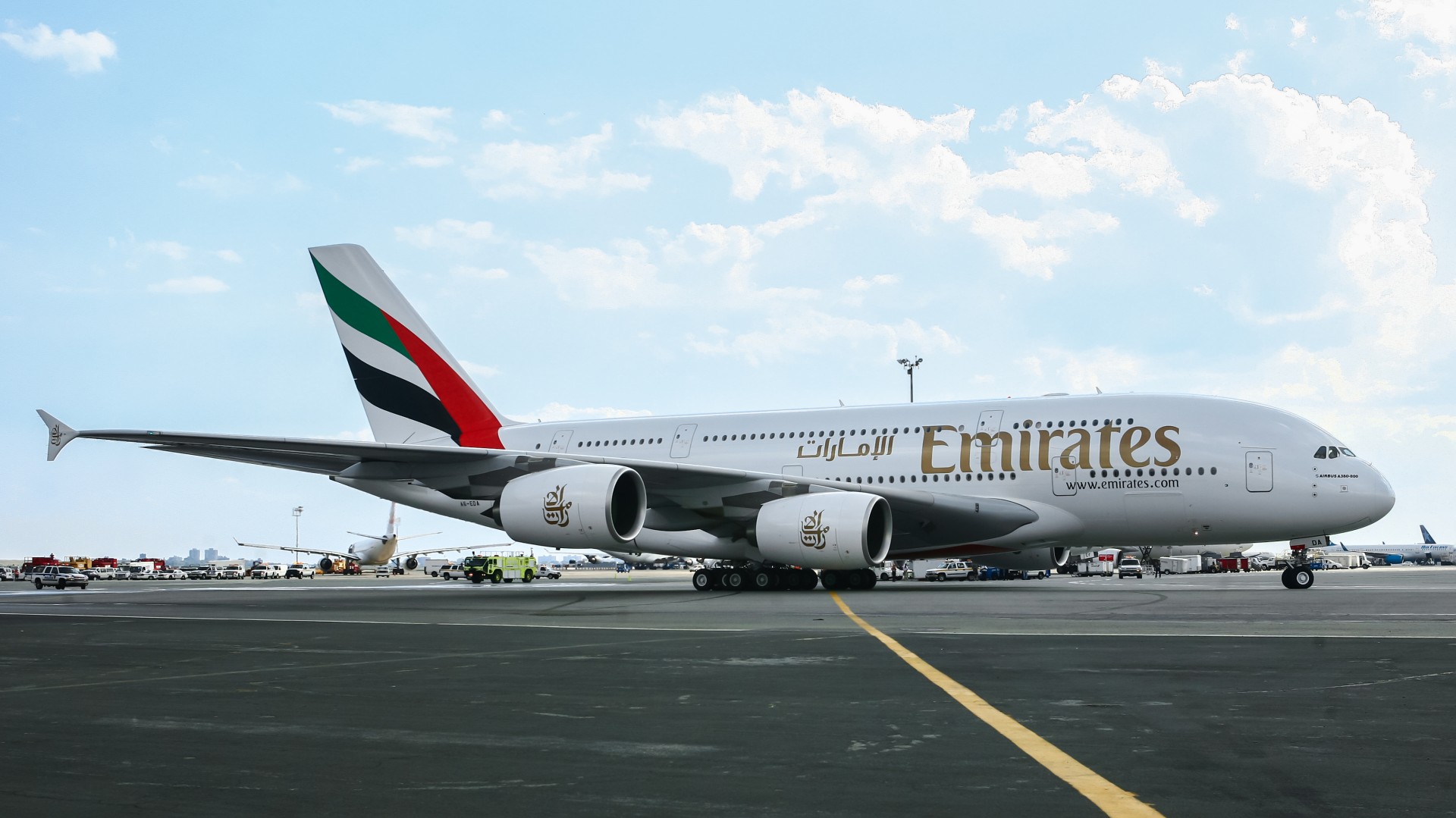 طيران الإمارات تعلق السفر من مطار دبي