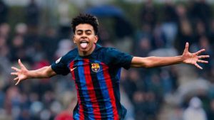 لامين يامال يشعل أجواء الكلاسيكو برسائل التحدي والطموح قبل مواجهة ريال مدريد (فيديو) لامين يامال لاعب برشلونة
