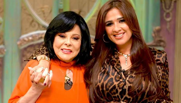ياسمين عبد العزيز مع إسعاد يونس