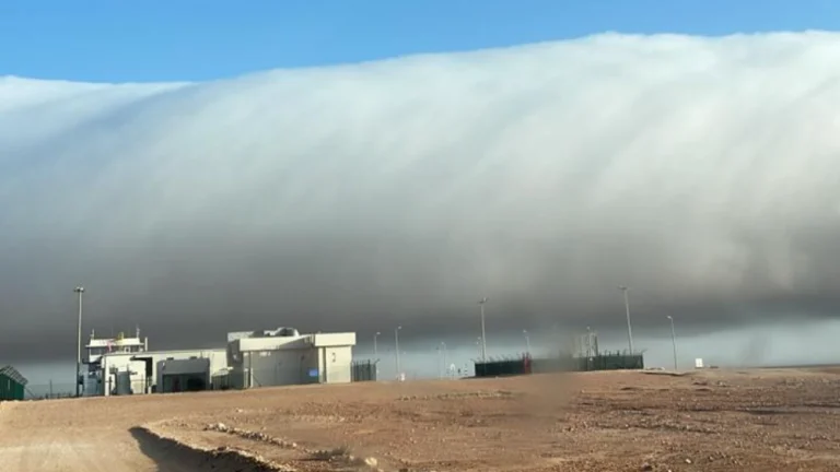 شاهد فيديو السحابة الاسطوانية في عمان