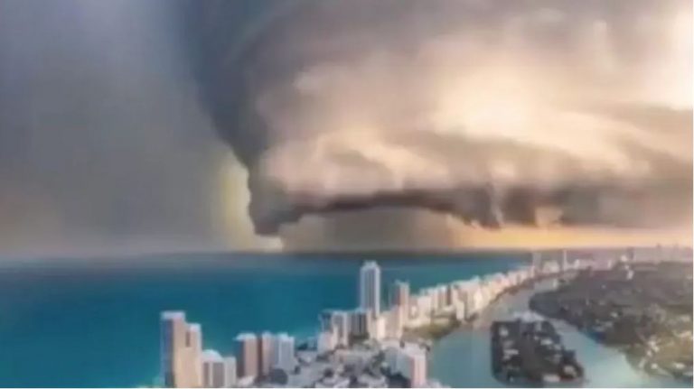 صورة من فيديو برج خليفة يوثق إعصار عمان