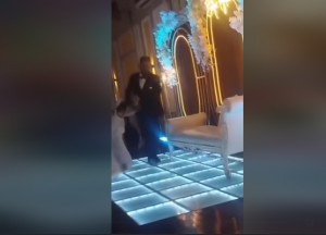 عريس يعنف زوجته يوم زفافها