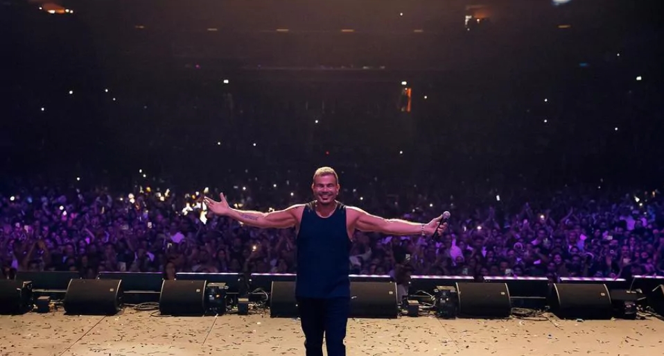 عمرو دياب يشعل دبي بحفل أسطوري ويوقف الغناء .. (تفاصيل) عمرو دياب