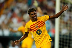 لامين يامال لاعب برشلونة