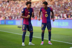 لامين يامال لاعب برشلونة