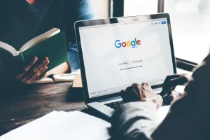 جوجل وأبل في مرمى مطالب المخبارات البريطانية.. الخصوصية الرقمية في مهب الريح جوجل
