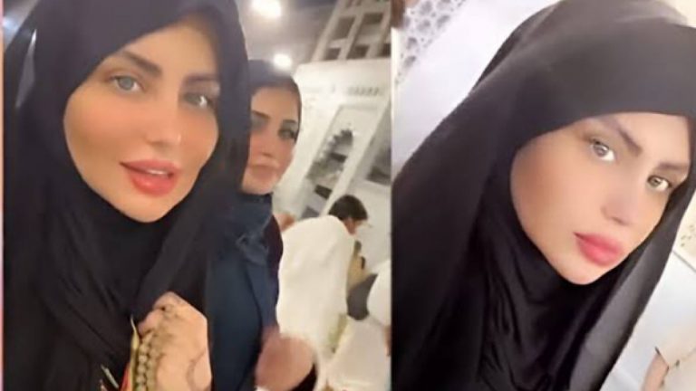 حليمة بولند مع ابنتها ماريا في العمرة