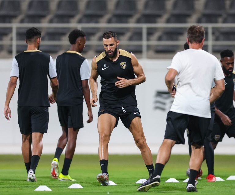 كريم بنزيما لاعب الاتحاد السعودي يستعد لمباريات الدوري السعودي