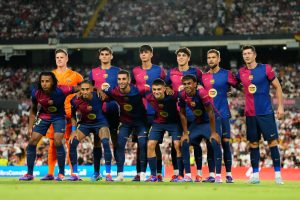 يويفا يعاقب هانز فليك وثنائي برشلونة بعد أحداث مباراة إنتر ميلان.. ما القصة ؟ برشلونة