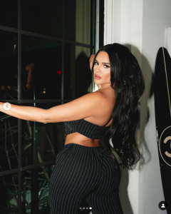 ممثلة أفلام إباحية أمريكية في الأردن