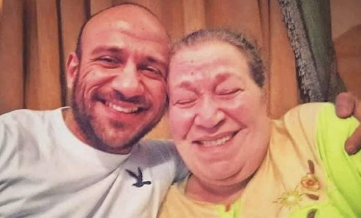 وداعاً يا أمي.. أحمد مكي ينعي والدته في رسالة مؤثرة