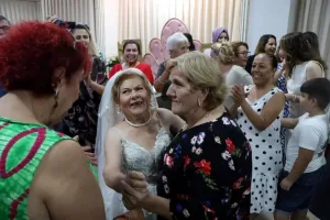 "وداعًا للعروس الأكبر سنًا في تركيا"... وفاة سمبل توباش بعد أشهر من تحقيق حلمها الأسطوري 206 124638 722a19ce 83da 44c1 8b87 ae8141f6adac