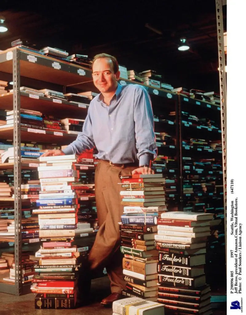 بيزوس ولورين سانشيز.. زفاف يشعل الجدل في فينيسيا: احتفالات فاخرة وموجة احتجاجات بيزوس