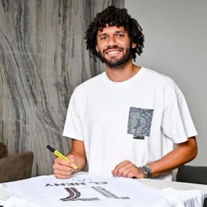 محمد النني يتدرب على ملعب أرسنال.. هل عاد من جديد للنادي؟ IMG 5688