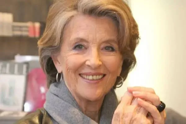 وفاة النجمة الفرنسية نيكول كرواسيل بعد صراع طويل مع المرض نيكول كرواسيل