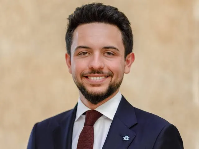 الأمير الحسين بن عبدالله في صورة تَسكن القلوب: بين القيادة والأبوة الأمير