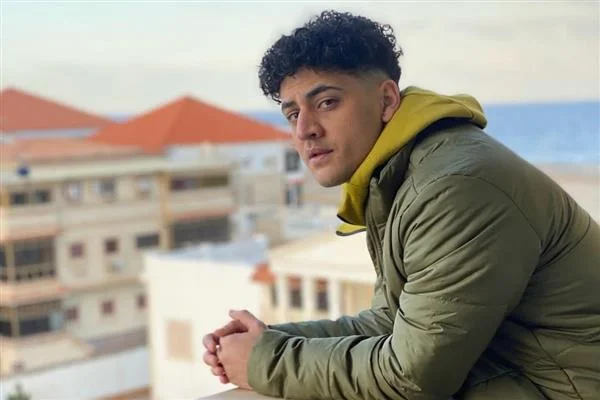 آدم الشرقاوي: من محنة صحية إلى قوة جديدة وحلم فني متجدد.. فنان يتصدر التريند بعد مرضه آدم الشرقاوي