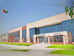 القضاء في أبوظبي ينصف مدرسة خاصة ويُلزم ولي أمر بسداد رسوم دراسية وتعويض عن التأخير أبوظبي