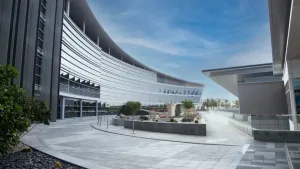 جامعة الإمارات تطلق أجندة الذكاء الاصطناعي 2025-2031: خارطة طريق للمستقبل الرقمي جامعة الإمارات