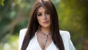بعد إعلانها اعتزال الغناء رسميًا.. من هي سارة فرح ؟ سارة فرح